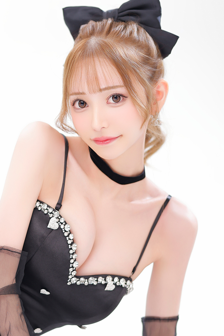 みれな（MIRENA）Red Shoes